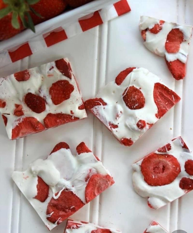 White chocolate Strawberry bark — The Townhouse Uptown